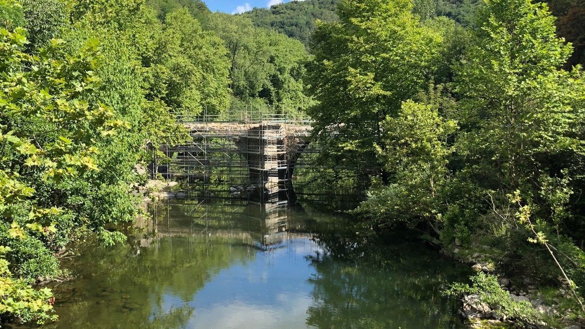 Vista que ofrece el puente sobre el río Bidasoa.