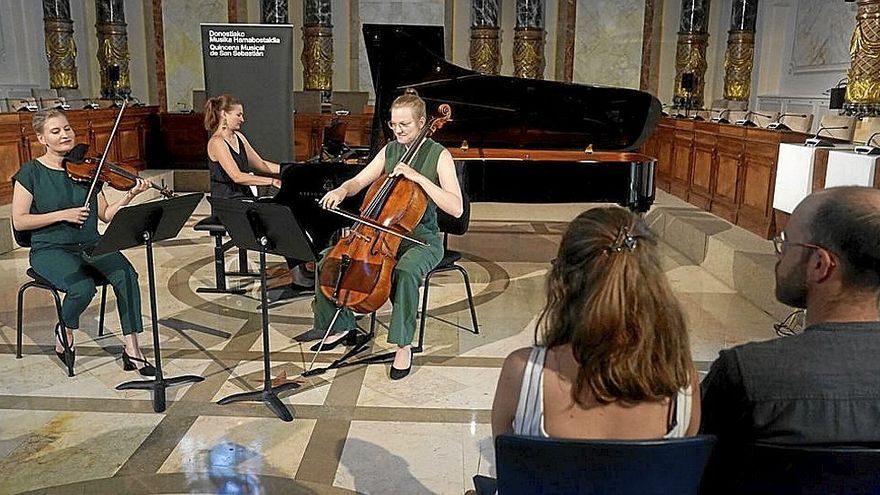 Las austriacas Trio Artio, en el ayuntamiento. | FOTO: RUBEN PLAZA