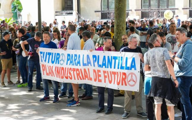 Concentración de los trabajadores de la Mercedes Concentración de los trabajadores de la Mercedes