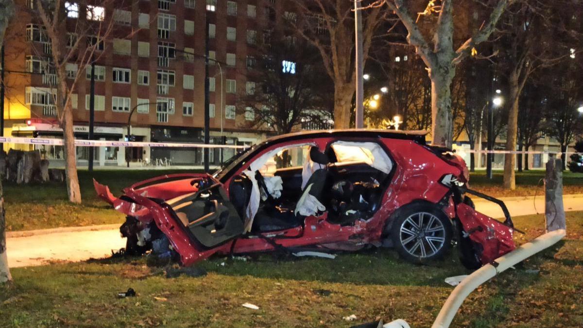 Aparatoso accidente esta noche en Portal de Foronda captado por usuarios que han subido imágenes a Twitter
