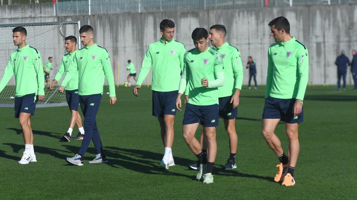 Los jugadores del Athletic que fueron titulares frente a Osasuna realizan trabajo de recuperación en las instalaciones de Lezama.