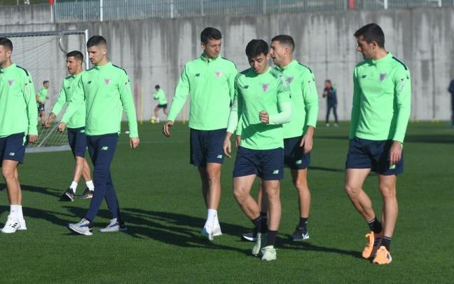Los jugadores del Athletic que fueron titulares frente a Osasuna realizan trabajo de recuperaci&oacute;n en las instalaciones de Lezama.