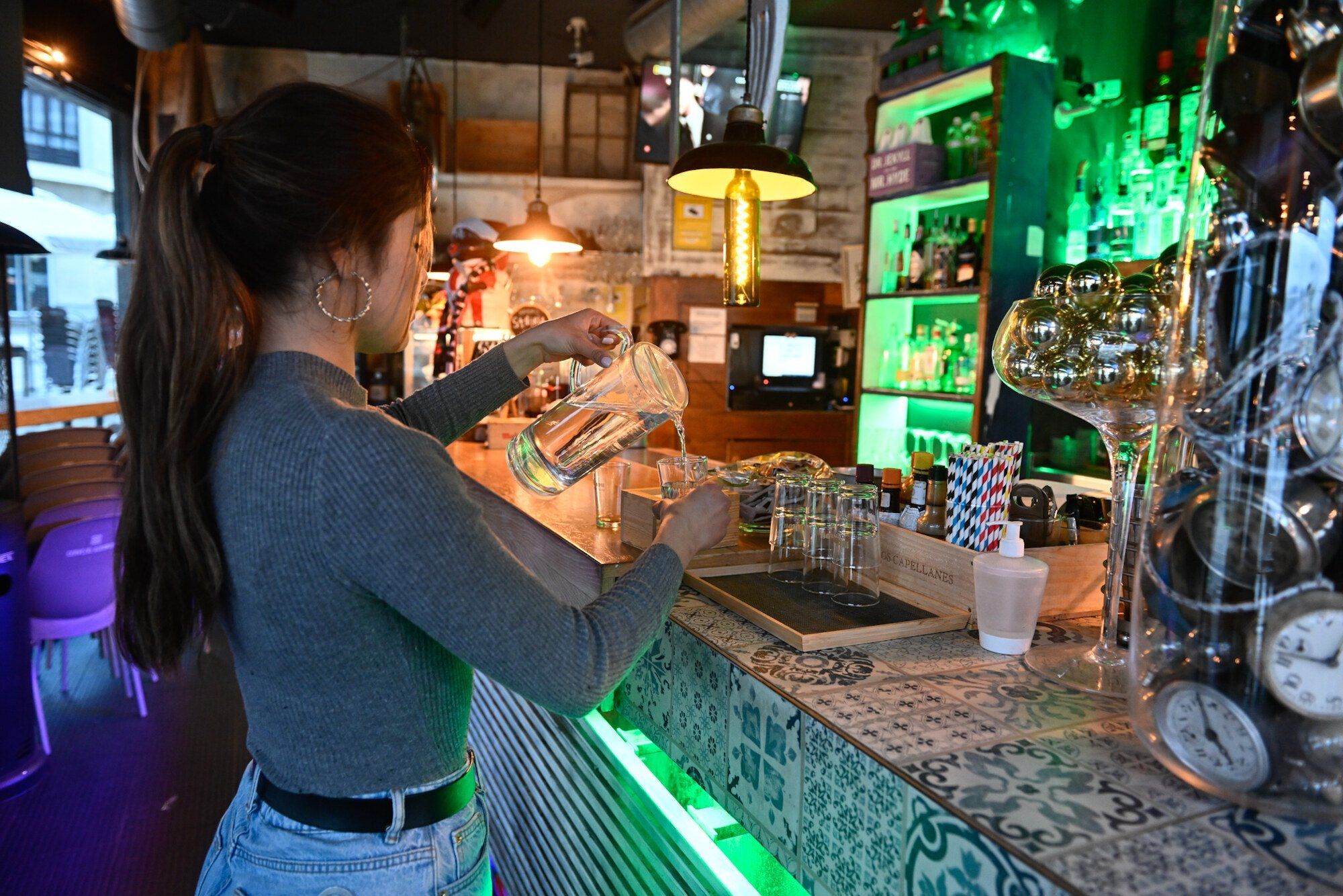 El Kubrik, en la Calle Villarías de Bilbao ofrece jarra de agua y vasos de cristal en la barra
