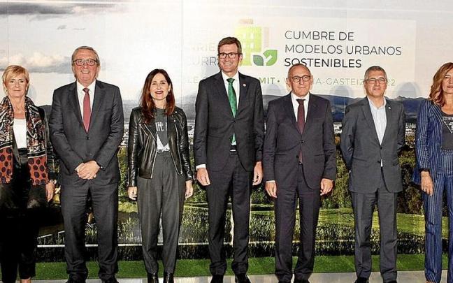 El Palacio de Congresos Europa alberga la cumbre conmemorativa del décimo aniversario de la European Green Capital con ponencias para analizar los futuros retos. El Palacio de Congresos Europa alberga la cumbre conmemorativa del décimo aniversario de la European Green Capital con ponencias para analizar los futuros retos.