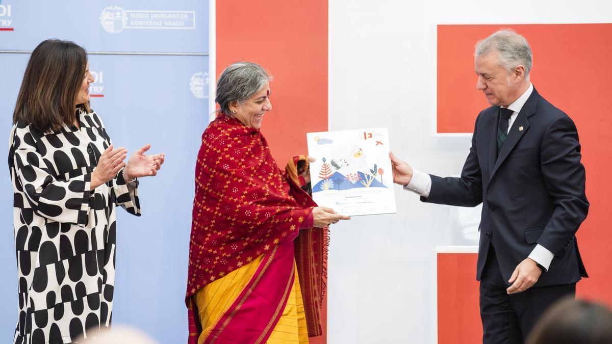 Vandana Shiva recibe el Premio Ignacio Ellacuría 2022.