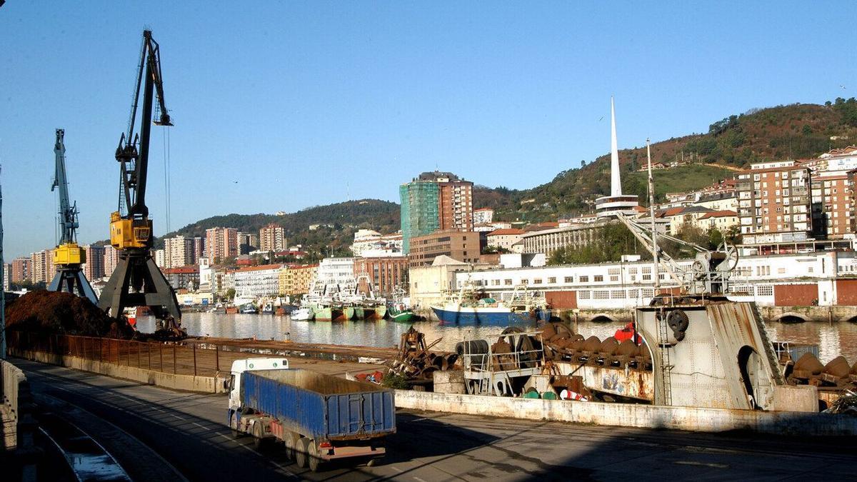 Zona de actividad del Puerto de Pasaia.