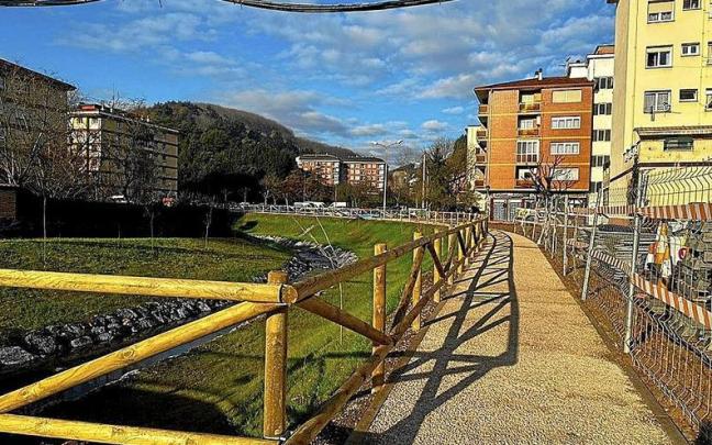 El nuevo paseo peatonal por el borde del cauce del arroyo San Juan.