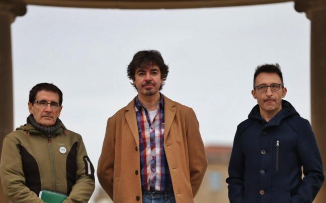 Peio Monteano, Mikel Zuza y Lartaun de Egibar, en la Plaza del Castillo. Peio Monteano, Mikel Zuza y Lartaun de Egibar, en la Plaza del Castillo.