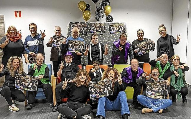 Miembros de Jalgune y de la Corporación municipal, en la presentación.