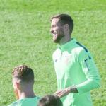 I&ntilde;igo Mart&iacute;nez sonr&iacute;e durante el entrenamiento de este viernes en Lezama.