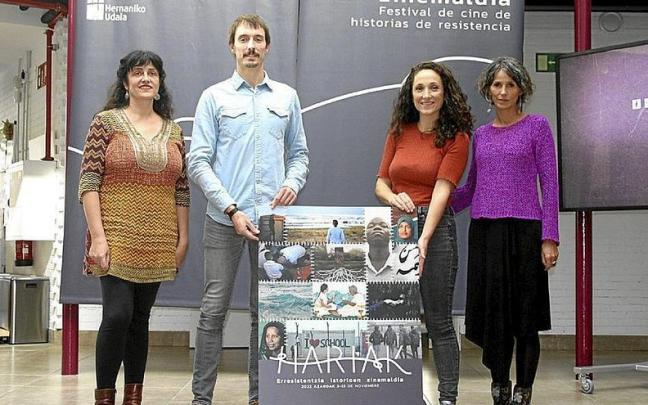 Irantzu Jauregi teknikaria, Lertxundi alkatea, Itsaso Lekuona zinegotzia eta Amherreko Su Hernández.