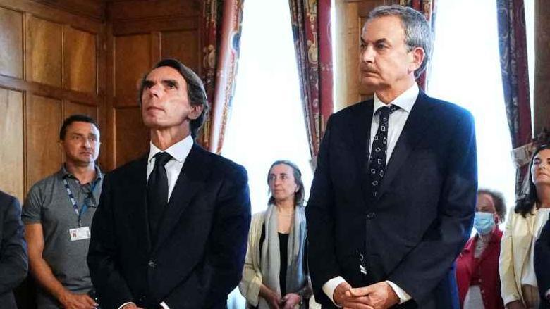 Los expresidentes españoles José María Aznar y José Luis Rodríguez Zapatero