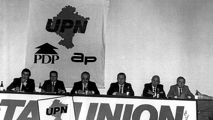 La coalición UPN-PDP-AP. Las derechas se unieron por primera vez en Navarra para las elecciones generales del 28 de octubre de 1982. Dos días antes de votar, representantes de UPN, Partido Demócrata Popular (PDP) y Alianza Popular (AP) comparecieron en rueda de prensa.