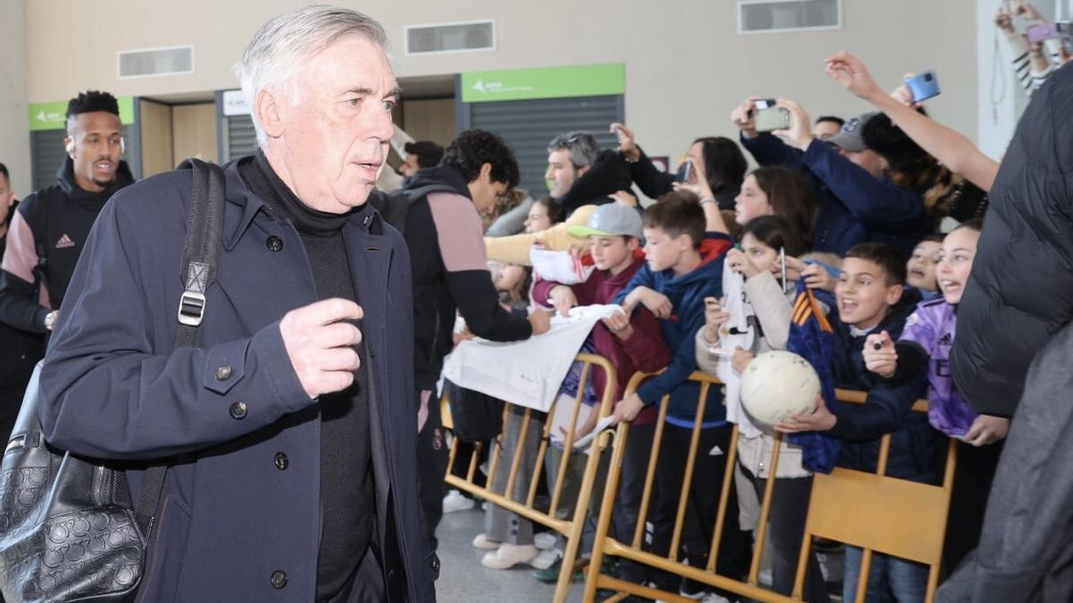 Llegada de los jugadores del Real Madrid al aeropuerto de Noáin