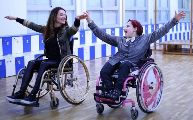 Ensayo de baile de Idoia Iturri y su profesora Esther Amorós Ensayo de baile de Idoia Iturri y su profesora Esther Amorós