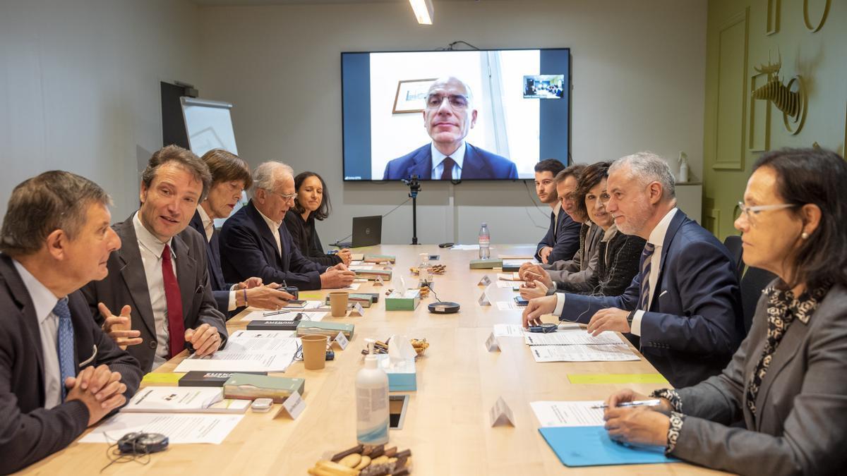 Iñigo Urkullu, en una mesa de expertos organizada por el Instituto Jacques Délors que se ha celebrado en París.