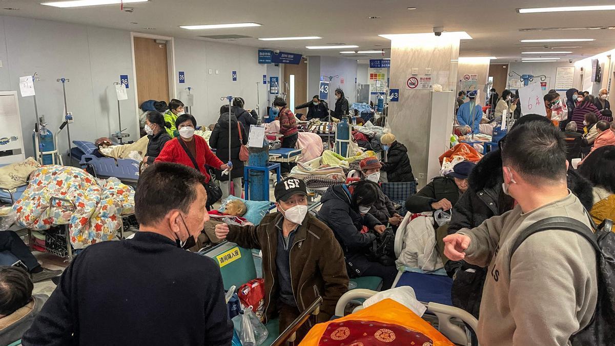 Un hospital de Shanghái, saturado por los casos de covid.