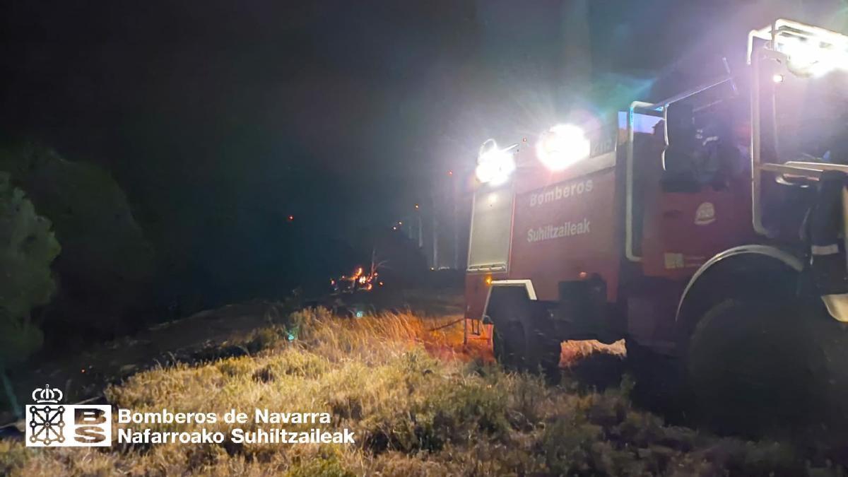 Bomberos de Navarra, en el lugar del suceso, en la Corraliza de Valdecuco, en Tudela.