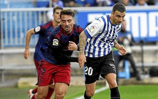 Rober González defiende un balón durante el último choque entre el Alavés y el Albacete en Mendizorroza. Rober González defiende un balón durante el último choque entre el Alavés y el Albacete en Mendizorroza.