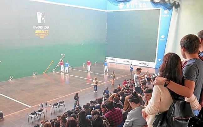 El front&oacute;n Urbeltz de Legazpi. | FOTO: A.Z.