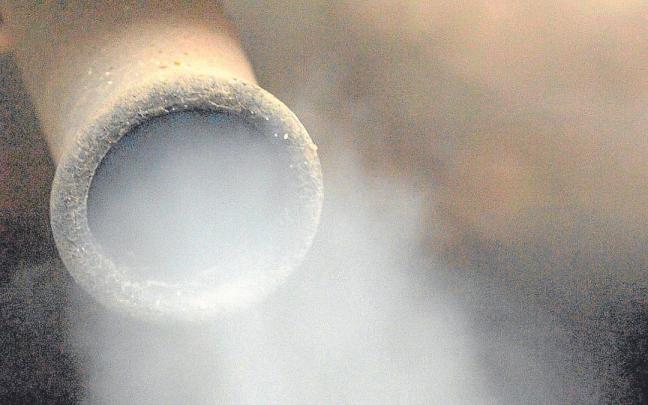 El tráfico es uno de los principales causantes de la contaminación de las ciudades. El tráfico es uno de los principales causantes de la contaminación de las ciudades.