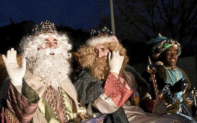 Sus Majestades de Oriente y Olentzero y Mari Domingi van a hacer las delicias de grandes y pequeños, que podrán disfrutar del belén viviente de Zurbano, de los diferentes mercados y de iniciativas como la pista de hielo. Sus Majestades de Oriente y Olentzero y Mari Domingi van a hacer las delicias de grandes y pequeños, que podrán disfrutar del belén viviente de Zurbano, de los diferentes mercados y de iniciativas como la pista de hielo.