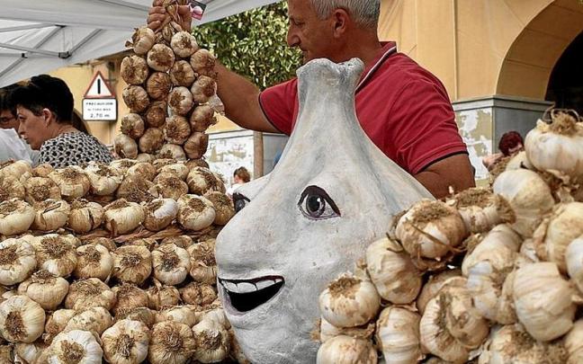 Un puesto de ajos locales en una edición anterior de la feria.
