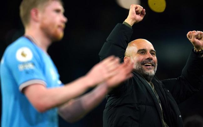 Josep Guardiola i Sala (der.), míster del Manchester City inglés. Josep Guardiola i Sala (der.), míster del Manchester City inglés.