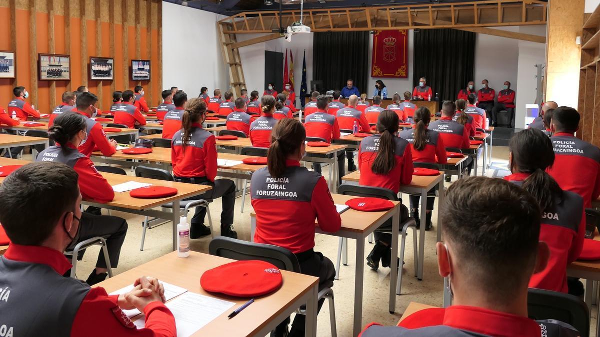 Agentes de la Policía Foral de las últimas promociones.