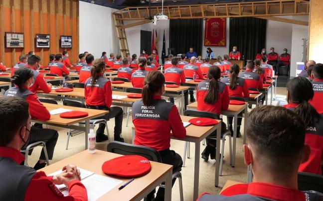 Agentes de la Policía Foral de las últimas promociones.