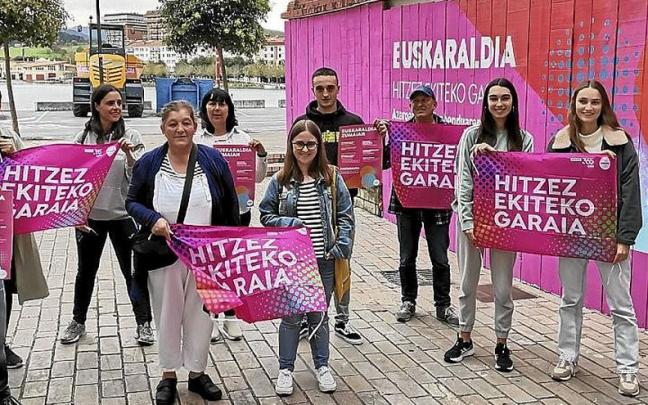 Zumaiako Euskaraldiaren aurkezpena. | ARGAZKIA: ZUMAIAKO EUSKARALDIA Zumaiako Euskaraldiaren aurkezpena. | ARGAZKIA: ZUMAIAKO EUSKARALDIA