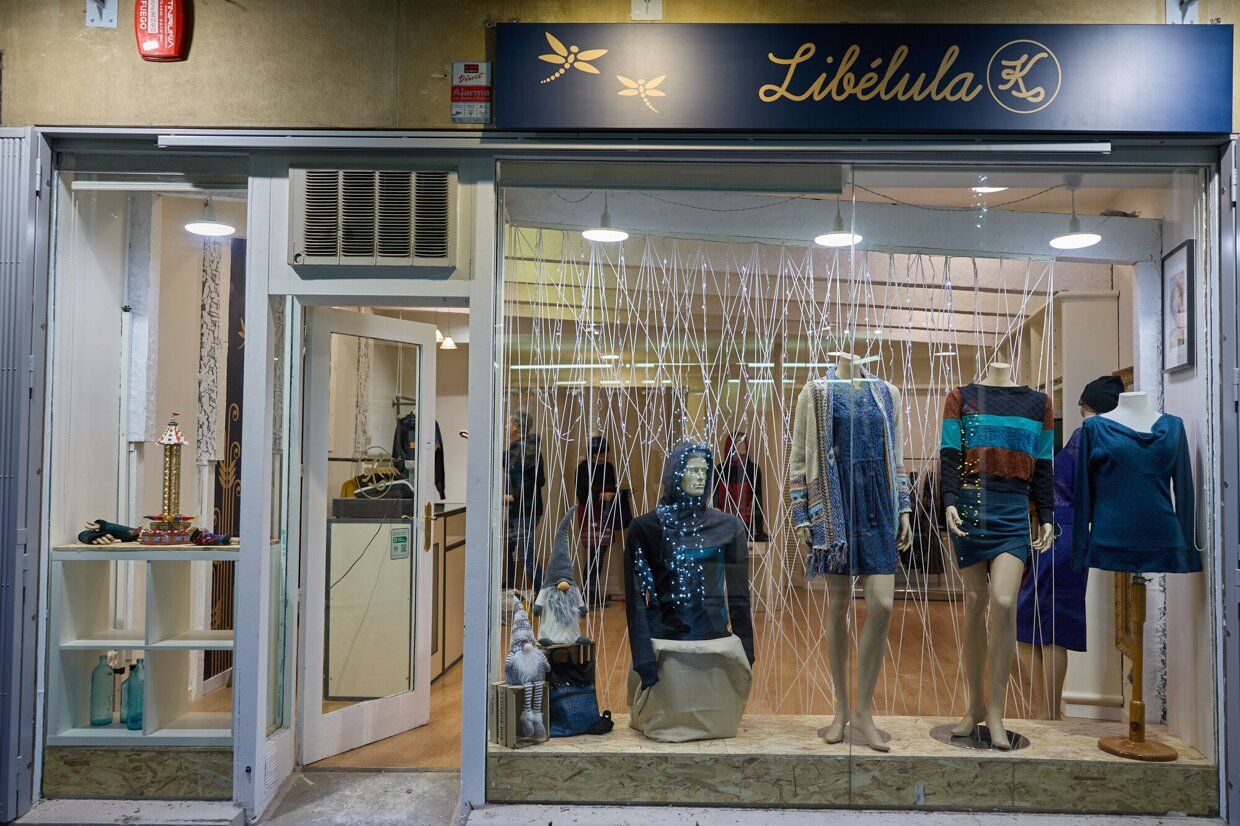 Fachada de la nueva tienda Libélula (k), en el número 14 de la calle Calceteros.