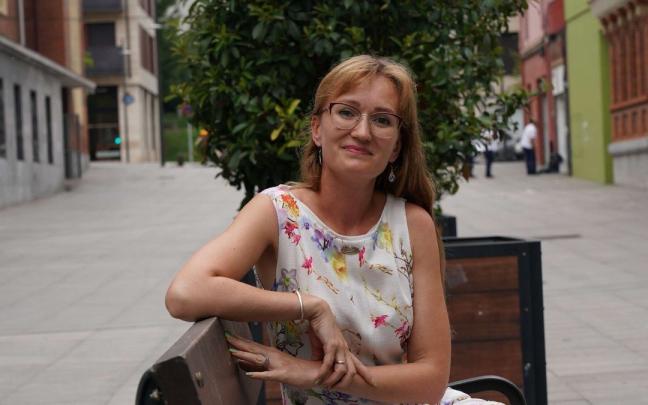 Alona Kyzyma, coordinadora de empleo y oportunidades de UkraniaSOS, posa en Bilbao.