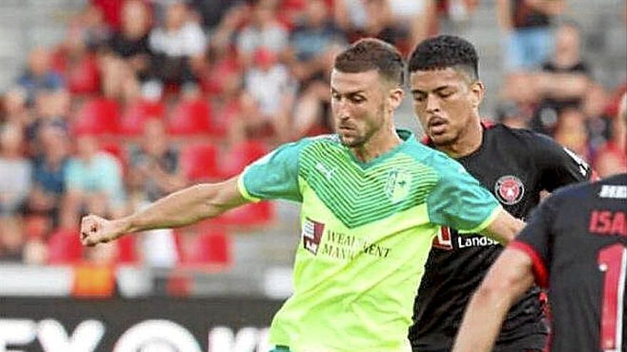 Oier, con la camiseta del AEK Larnaca durante el partido de ayer.