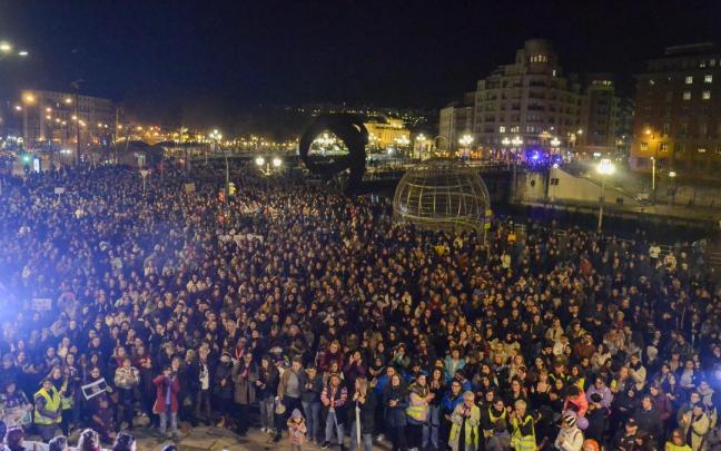 Miles de mujeres salen a las calles de Bilbao en el 25N. ARCHIVO