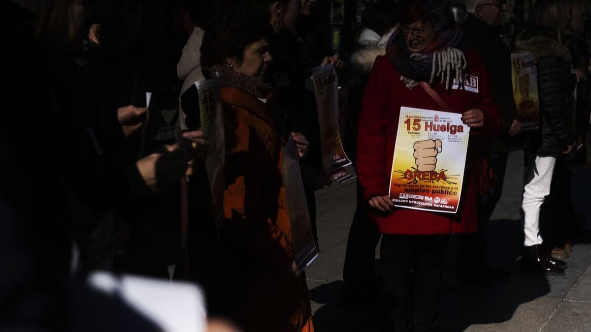 Protesta sindical el lunes 12 de febrero, enfrente del Palacio de Navarra.