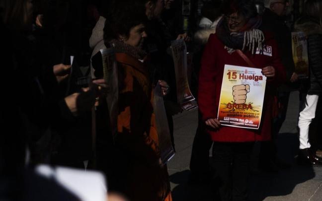 Protesta sindical el lunes 12 de febrero, enfrente del Palacio de Navarra.