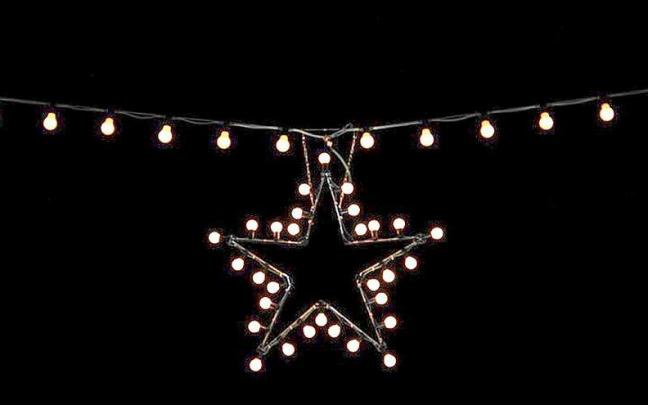 Alumbrado navideño en forma de estrella. | FOTO: N.G.