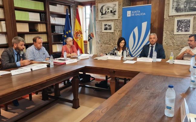 De izquierda a derecha: Marc Jiménez (Valencia); el director gerente de Euskarabidea, Mikel Arregi; Beatriu Defior (Islas Baleares); Miren Dobaran (Euskadi); Valentín García (Galicia) y Francesc Xavier Vila (Cataluña), durante De izquierda a derecha: Marc Jiménez (Valencia); el director gerente de Euskarabidea, Mikel Arregi; Beatriu Defior (Islas Baleares); Miren Dobaran (Euskadi); Valentín García (Galicia) y Francesc Xavier Vila (Cataluña), durante
