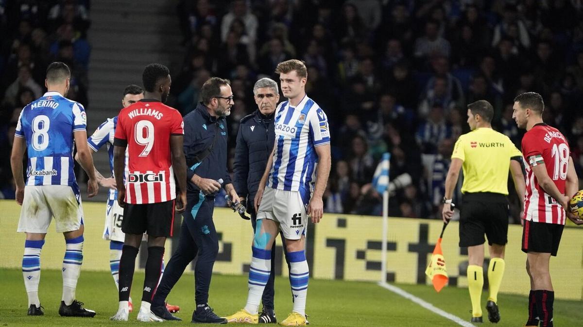 Sorloth, momentos antes de ser sustituido durante el derbi de este sábado.