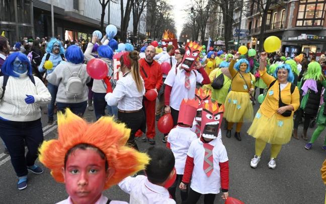 Imagen de archivo de un desfile de carnaval en Bilbao Imagen de archivo de un desfile de carnaval en Bilbao