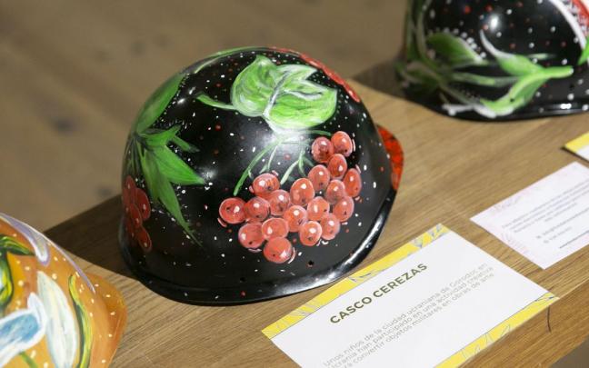 'Casco cerezas', una de las obras de la exposición. 'Casco cerezas', una de las obras de la exposición.