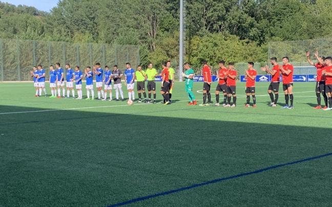 Inicio del partido entre el Huarte y Cortes Inicio del partido entre el Huarte y Cortes
