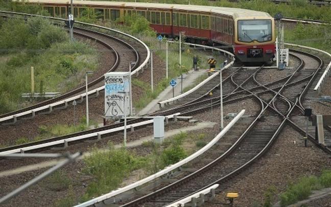 Un sabotaje paraliza durante tres horas el tráfico ferroviario en el norte de Alemania.