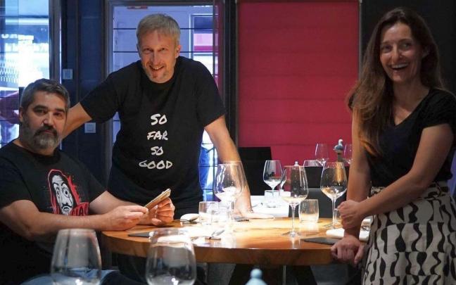 Sergio Ortiz de Zarate, Diego Valdivielso y Lara Martín preparan los futuros proyectos que se llevarán a cabo de la mano de la Fundación Bisubi. Sergio Ortiz de Zarate, Diego Valdivielso y Lara Martín preparan los futuros proyectos que se llevarán a cabo de la mano de la Fundación Bisubi.
