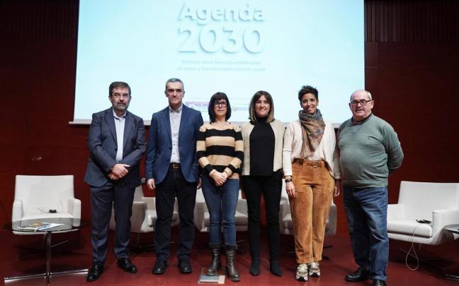 Roberto San Salvador del Valle, Jonan Fernández, Marta Martín , Amaia Barredo, Maitane Leizaola y Xabier Aierdi participaron en el encuentro.