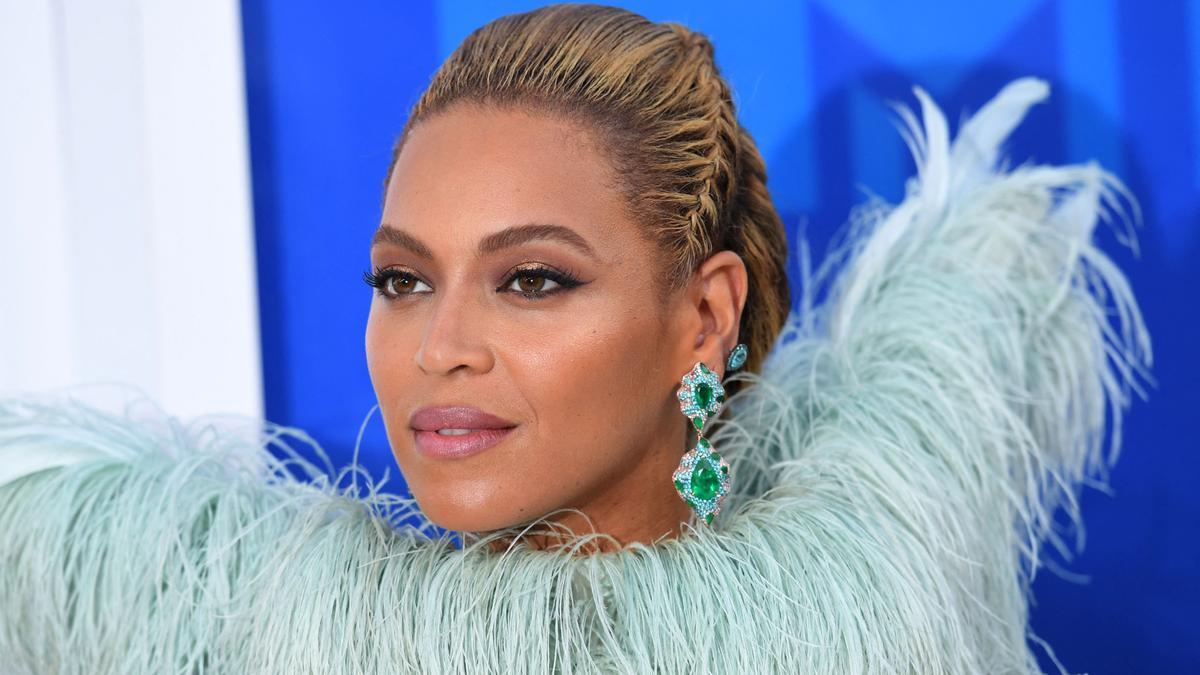 Beyonce se presenta como la gran protagonista de la noche de los Grammy.