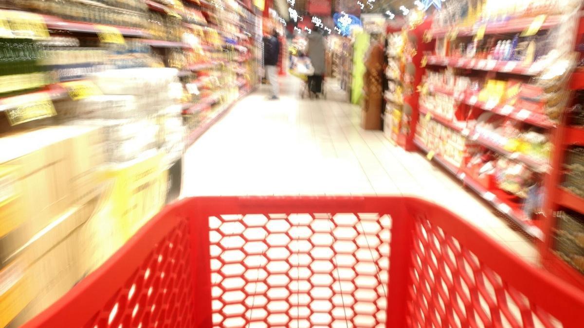 Los supermercados han reducido los precios desde comienzos de año por la rebaja del IVA.