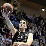 &Aacute;lex Reyes acaba un contraataque en bandeja. Foto: ACB Photo/A. Ba&uacute;lde