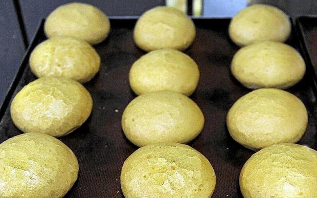 Pan en una panadería. Pan en una panadería.